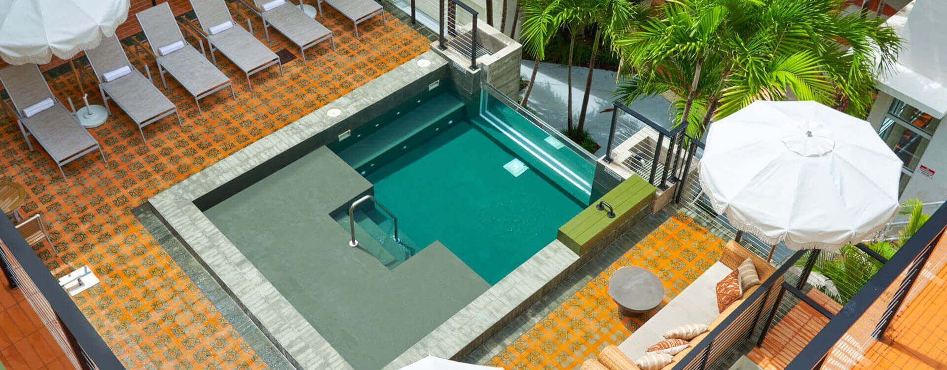 La piscina en Balfour Hotel, Miami beach